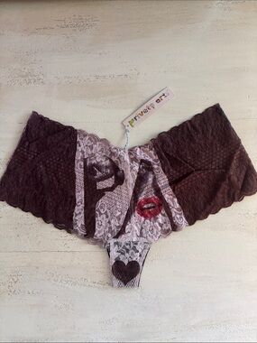 Private Arts kiss lace low rise cheeksters
